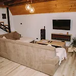Vikendica Buzadzija M&n Сasa de vacaciones Piskavica